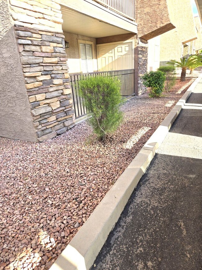 5000 Indian River Dr in Las Vegas, NV - Foto de edificio - Building Photo