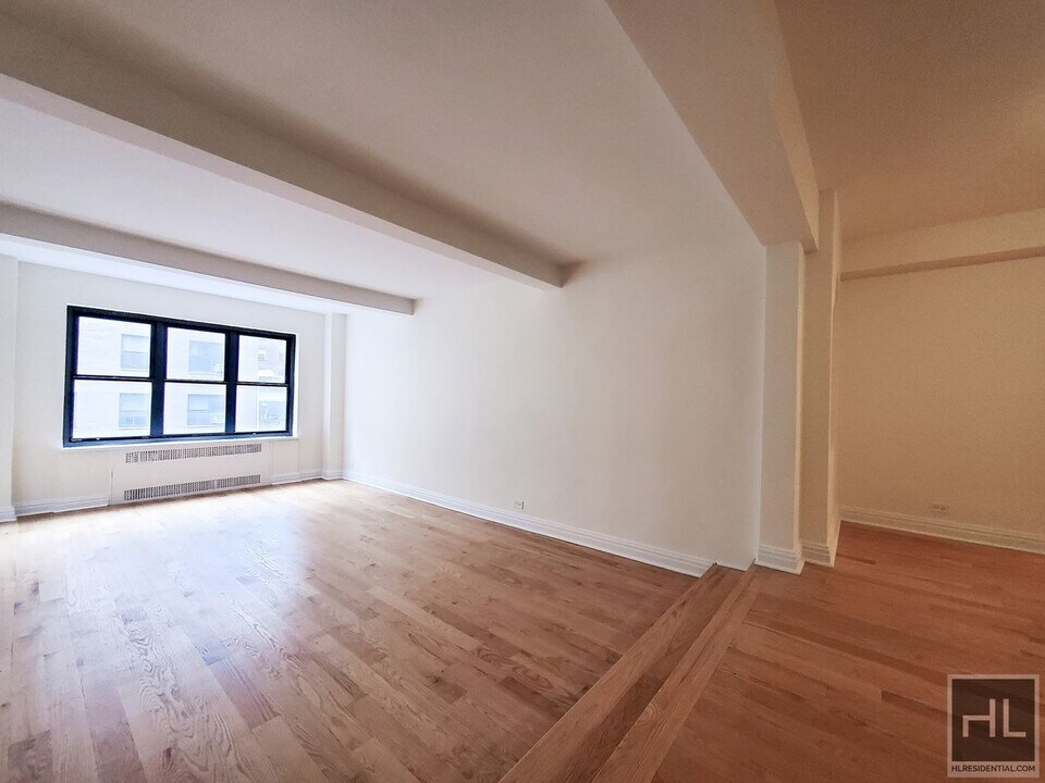 SPACIOUS Midtown East 2 Bedroom - WON'T LA in New York, NY - Building Photo