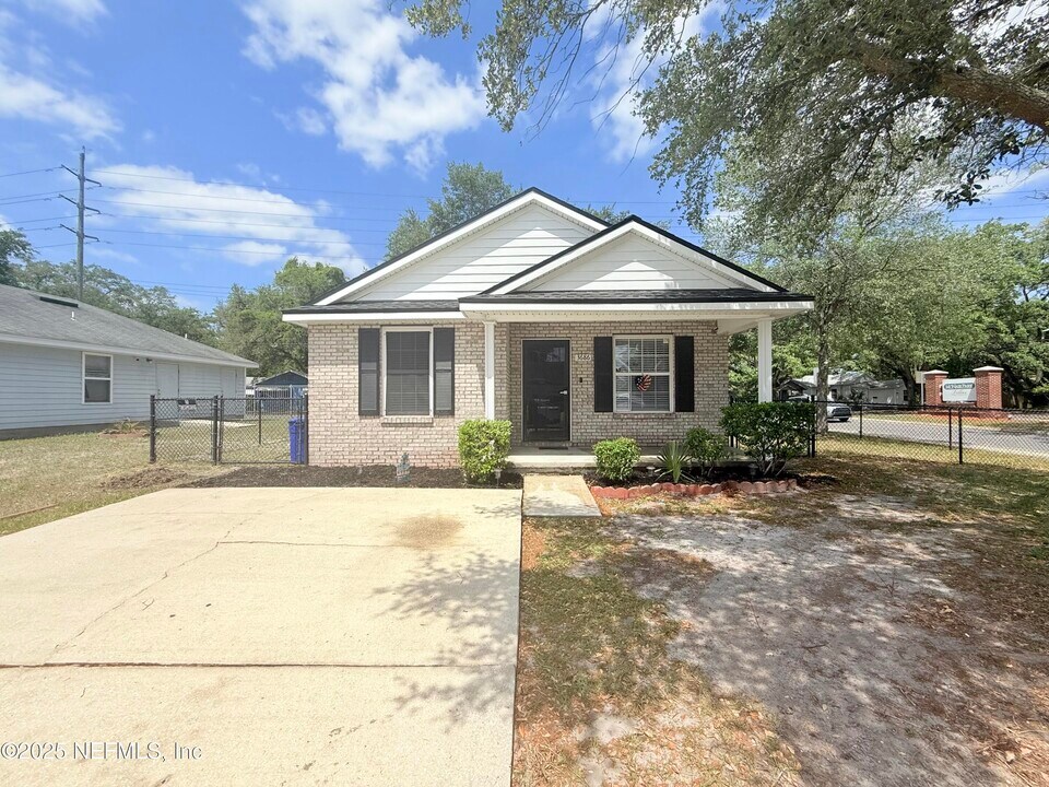 3686 Wood Creek Ln in Jacksonville, FL - Building Photo