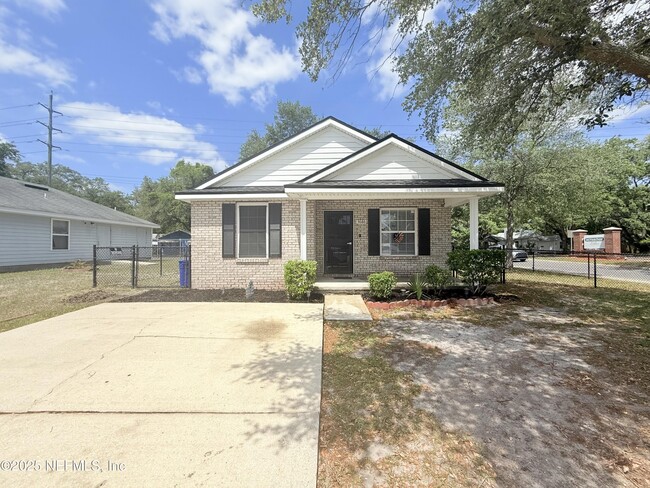 property at 3686 Wood Creek Ln