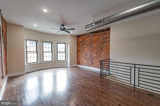 2061 South St in Philadelphia, PA - Building Photo - Building Photo