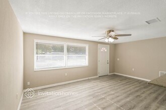 10821 Manchester Rd, Unit 215 in Port Richey, FL - Foto de edificio - Building Photo