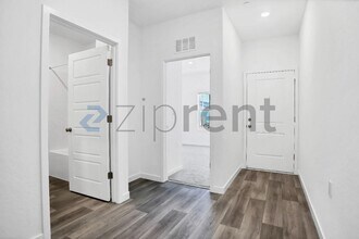 6173 E Robinson Ave in Fresno, CA - Building Photo - Building Photo