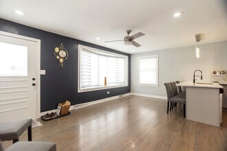 9945 Sunnyside Ave in Schiller Park, IL - Building Photo - Building Photo