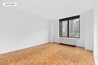 150 E 57th St in New York, NY - Foto de edificio - Building Photo