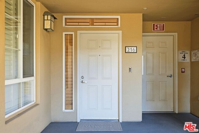 5831 Seawalk Dr in Los Angeles, CA - Building Photo - Building Photo