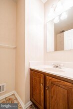 7711 Shootingstar Dr in West Springfield, VA - Building Photo - Building Photo