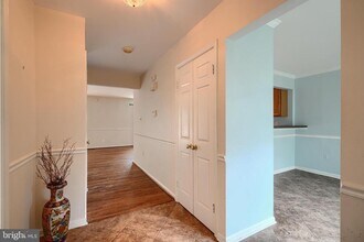 19300 Dunbridge Way in Gaithersburg, MD - Building Photo - Building Photo