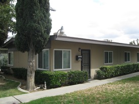 433 W Ramona Dr in Rialto, CA - Foto de edificio - Building Photo