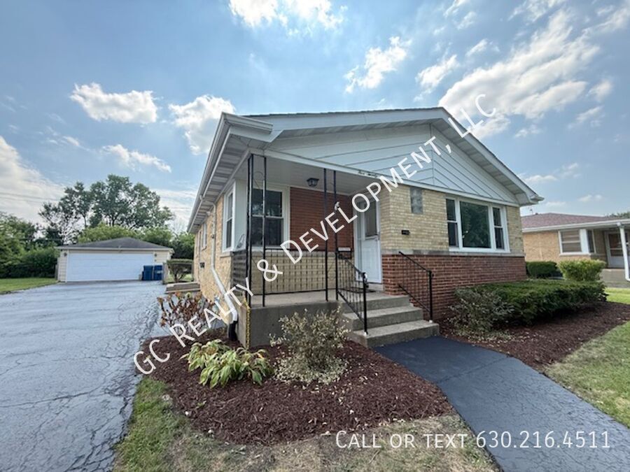 520 W Center St in Itasca, IL - Building Photo