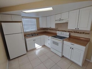 3034 Roxbury Dr in Holiday, FL - Building Photo - Building Photo