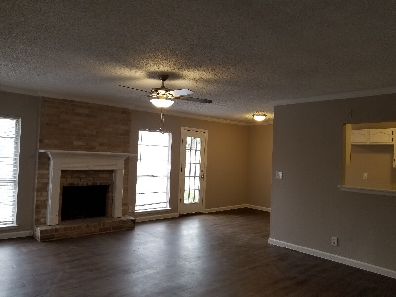 6814 Agua Calientes in San Antonio, TX - Building Photo