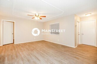 107 Inwood Cir in Brandon, FL - Building Photo - Building Photo