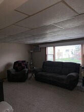 406 7th Ave W in Ellendale, MN - Foto de edificio - Building Photo
