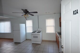 2815 W 25th Pl, Unit R2A. in Chicago, IL - Foto de edificio - Building Photo