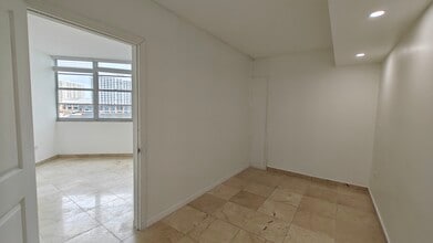 825 Brickell Bay Dr, Unit 542 in Miami, FL - Building Photo - Building Photo