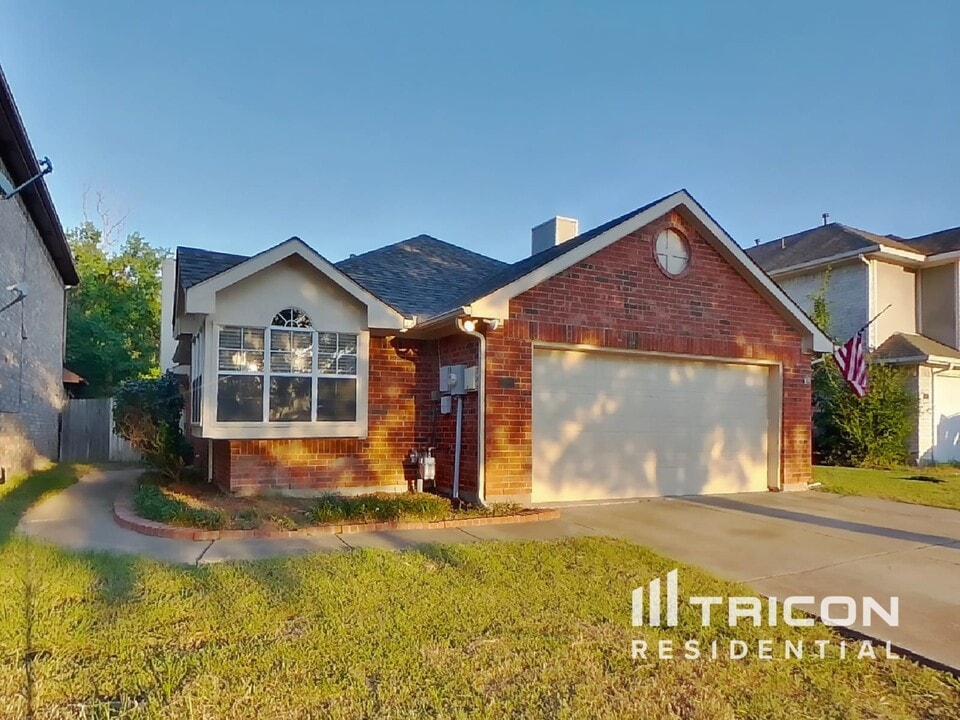 5208 Wolverton Ct in Garland, TX - Foto de edificio