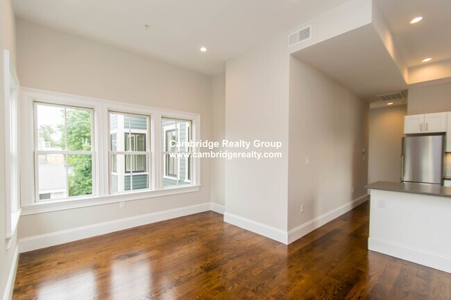 131 Columbia St, Unit 3B in Cambridge, MA - Foto de edificio - Building Photo