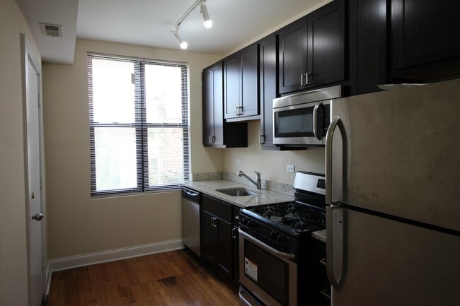 1110 W Balmoral Ave, Unit 1 in Chicago, IL - Foto de edificio - Building Photo