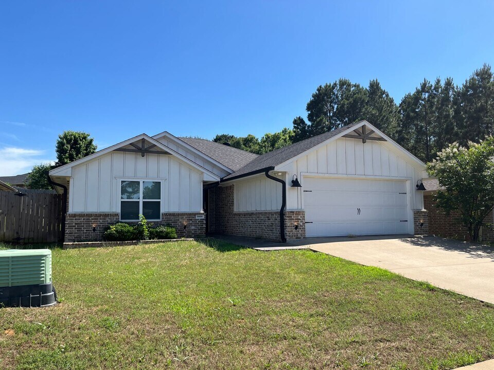 5429 Meadow Ridge Dr in Flint, TX - Building Photo