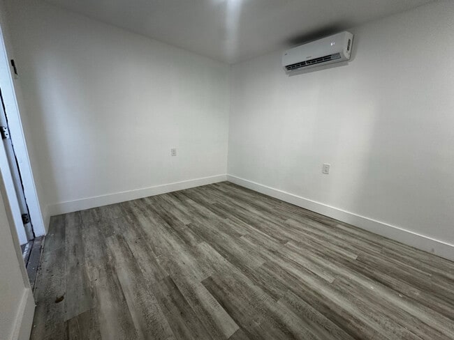 915 NW 46th St in Miami, FL - Building Photo - Building Photo