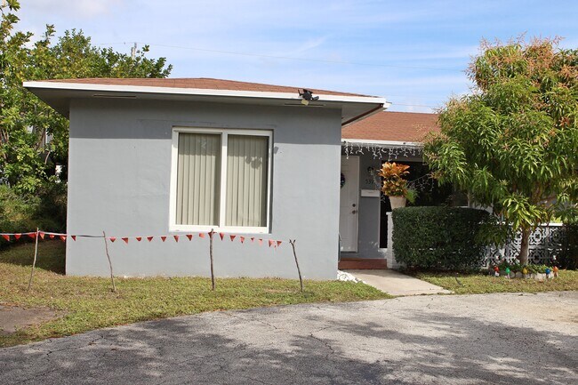 539 S Rainbow Dr in Hollywood, FL - Building Photo - Building Photo