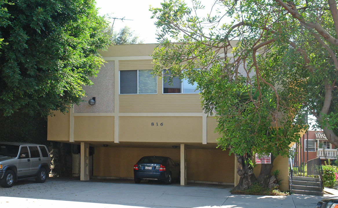 816 N Hayworth Ave in Los Angeles, CA - Foto de edificio