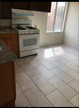 1806 E 20th St, Unit 3rd in Oakland, CA - Foto de edificio - Building Photo