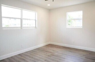 2317 NW 15th Ct in Fort Lauderdale, FL - Building Photo - Building Photo