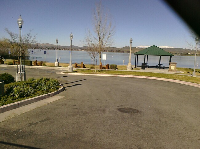 32942 Perret Blvd, Unit 1 in Lake Elsinore, CA - Building Photo - Building Photo