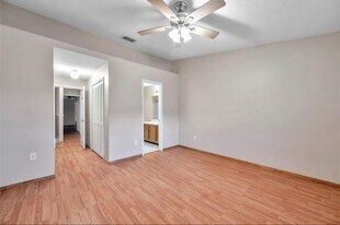 2124 Fletchers Point Cir in Tampa, FL - Building Photo