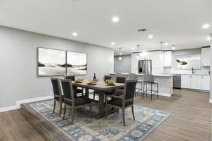 2032 W Eugie Ave in Phoenix, AZ - Building Photo