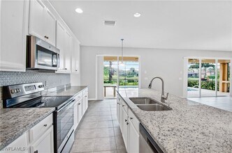 2133 Fairmont Ln in Naples, FL - Building Photo - Building Photo