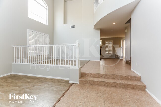 8645 Radiant Ruby Ave in Las Vegas, NV - Foto de edificio - Building Photo