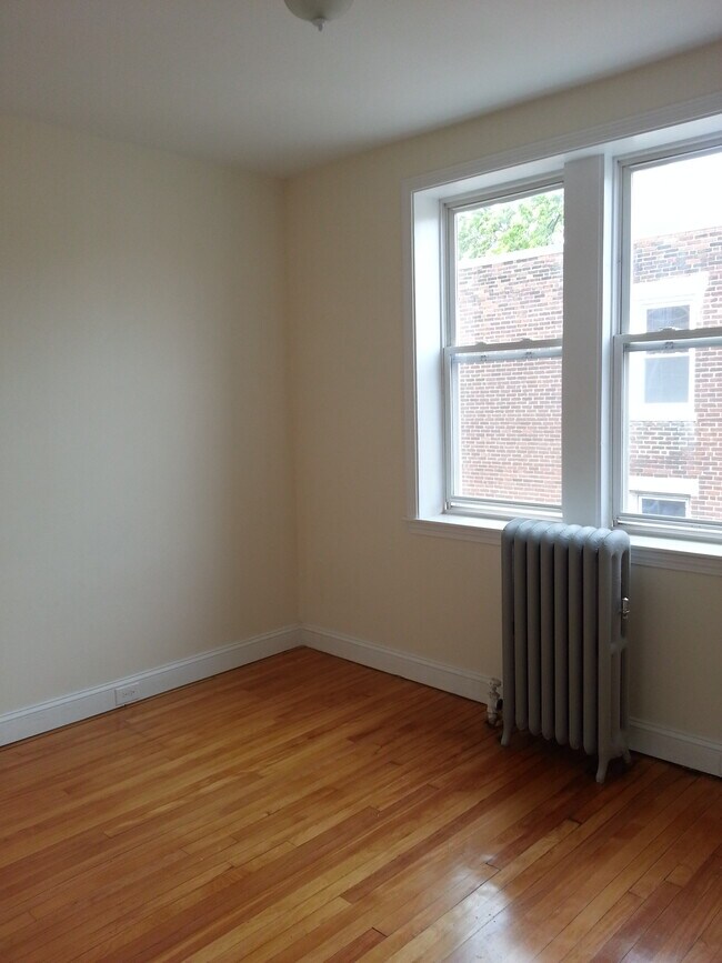 318 Saint Paul St, Unit 5 in Brookline, MA - Building Photo - Building Photo