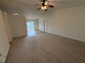 8 Berry Dr in Mascotte, FL - Building Photo - Building Photo