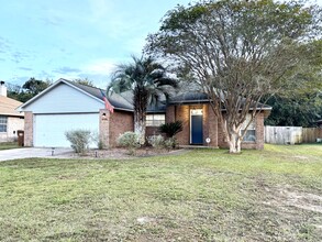 8209 Riverside Landing Way in Navarre, FL - Building Photo - Building Photo