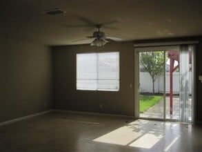 10133 Van Brocklin Way in Elk Grove, CA - Building Photo - Building Photo