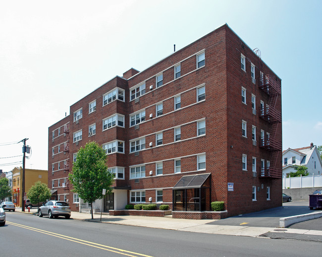 Grantwood Towers in Cliffside Park, NJ - Building Photo - Building Photo