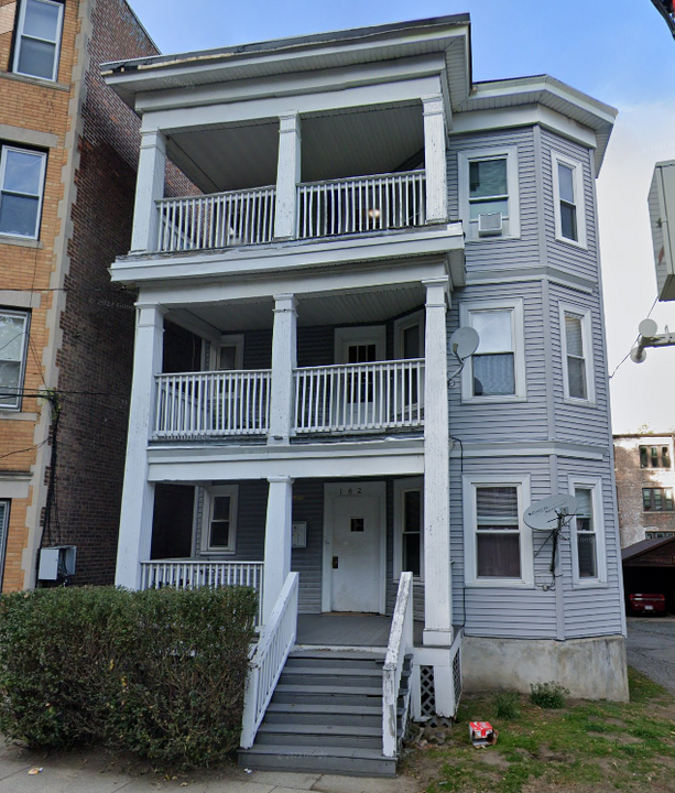 162 Kelton St, Unit 2a in Boston, MA - Building Photo