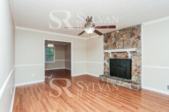 534 Pennylake Ln in Stone Mountain, GA - Building Photo - Building Photo