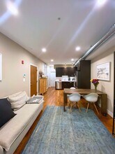 1002 S 11th St, Unit 201 in Philadelphia, PA - Building Photo - Building Photo