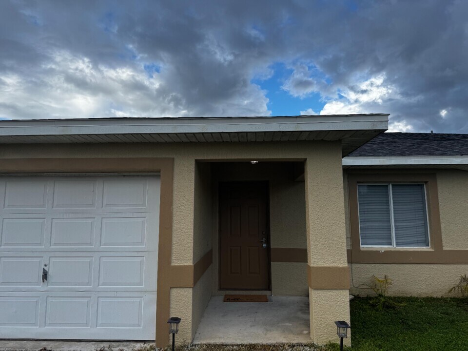 2434 Venice in Lehigh Acres, FL - Building Photo