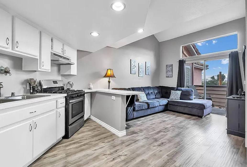 327 Chestnut Ave, Unit 307 in Long Beach, CA - Foto de edificio