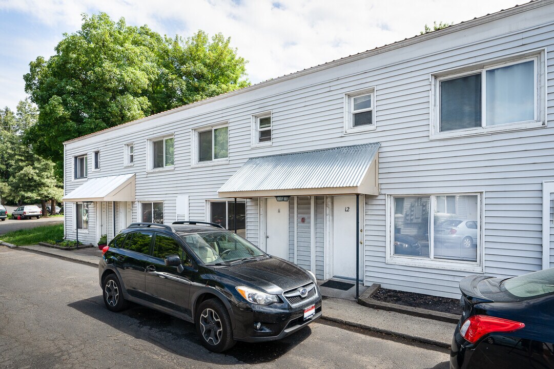 1110 S Main St in Moscow, ID - Building Photo