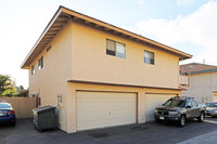 16571 Kellog Cir in Huntington Beach, CA - Foto de edificio - Building Photo