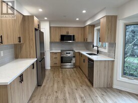 65 Burton Grove in King City, ON - Building Photo