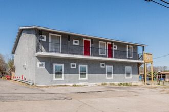 Pinn Apartments in San Antonio, TX - Building Photo - Building Photo