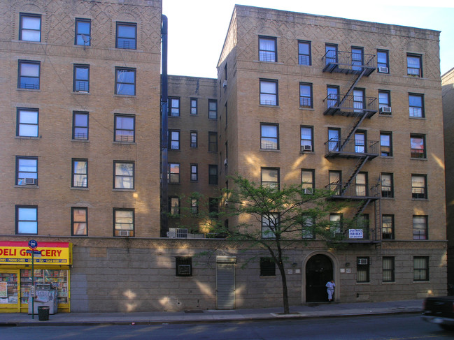 1704 Morris Ave in Bronx, NY - Foto de edificio - Building Photo