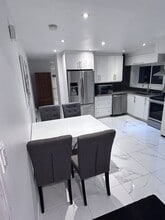 41A Cleve Rue in Hampstead, QC - Building Photo - Building Photo